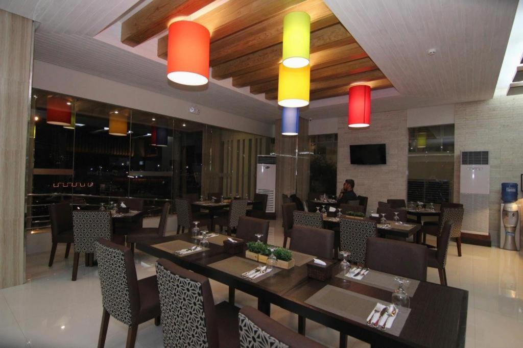 District 21 Hotel Iloilo Zewnętrze zdjęcie