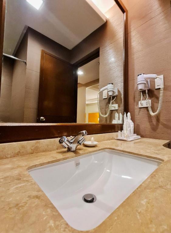 District 21 Hotel Iloilo Zewnętrze zdjęcie