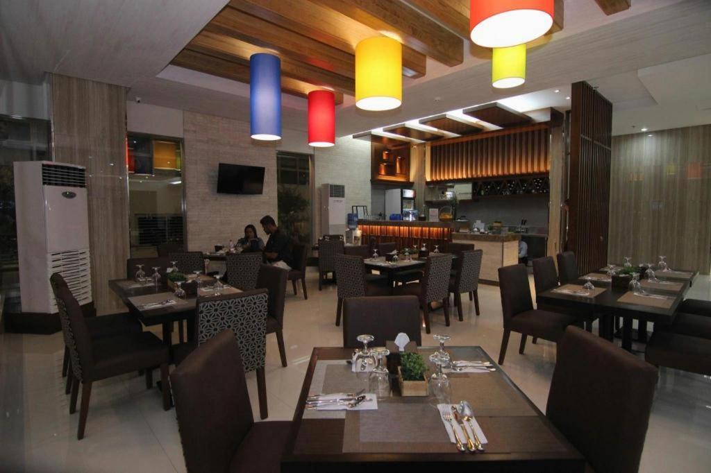 District 21 Hotel Iloilo Zewnętrze zdjęcie